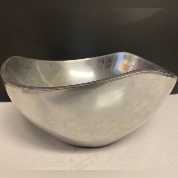 Nambé 527 Handmade Serving Bowl Tri Corner Dish Made of Aluminum Alloy Metal - Picture 3 of 11